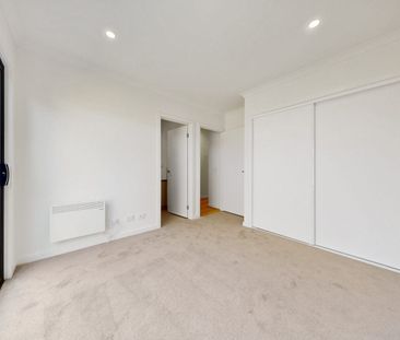 Stylish & Spacious Modern Townhouse! - Photo 1