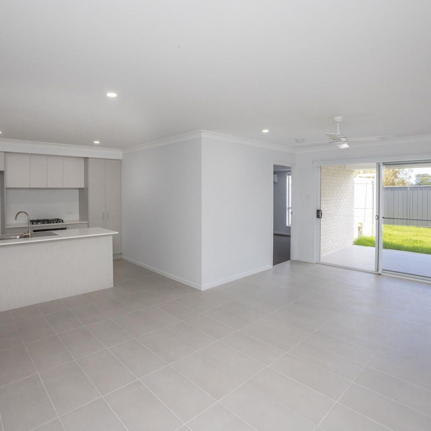 STUNNING 4-BEDROOM DUPLEX IN FORSTER! - Photo 1