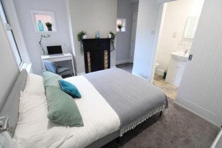 1 bedroom in a house share to rent - Photo 4