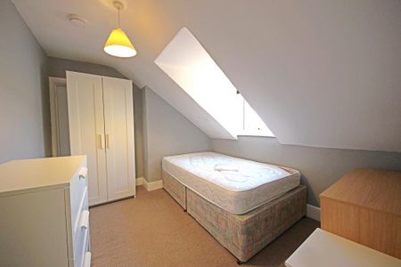 3 bedroom flat to rent - Photo 3