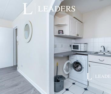 Studio to rent - Photo 4