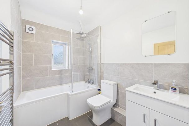 3 bedroom semi-detached house to rent - Photo 1