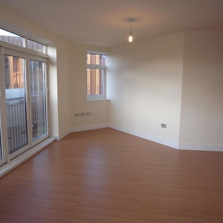 Goldsworth Road, Woking, Surrey, GU21 6JY - Photo 1