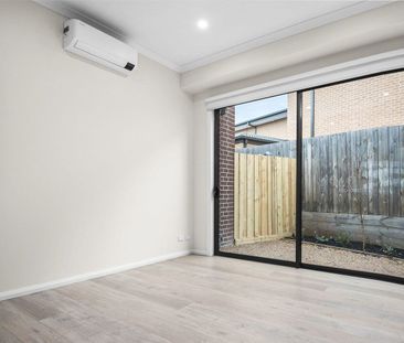 2/12 Stradbroke Crescent, Mulgrave - Photo 2