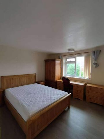 4 bedroom semi-detached house to rent - Photo 5