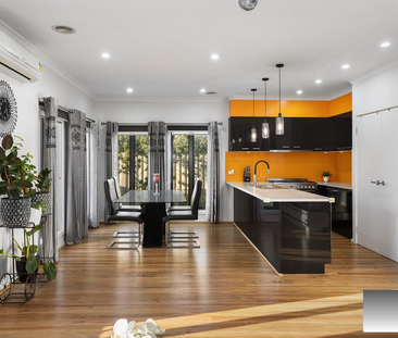 A Captivating Family Haven of Elegance and Comfort - Photo 6