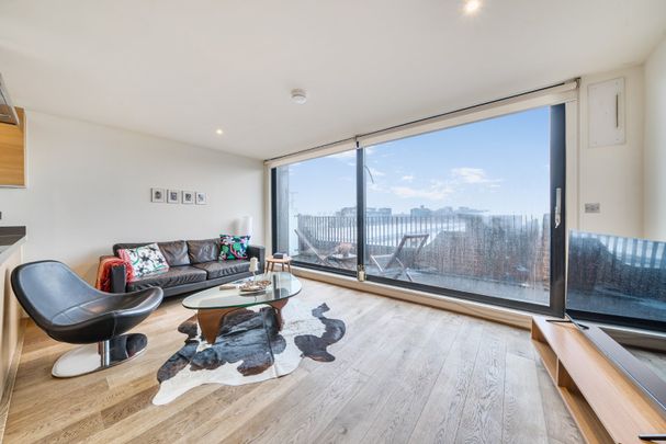 Great West Road, Hammersmith, London, W6 - Photo 1