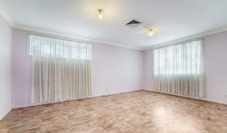 SPACIOUS FAMILY LIVING IN ONE OF GREYSTANES' MOST DESIRABLE STREETS - Photo 3