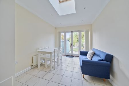 3 bedroom end of terrace house to rent - Photo 3