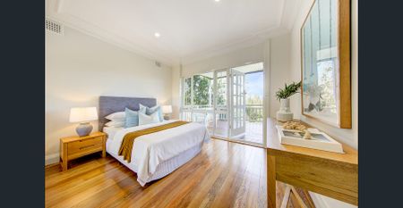 LIGHT, SPACE AND INTIMATE HARBOUR VIEWS - Photo 3