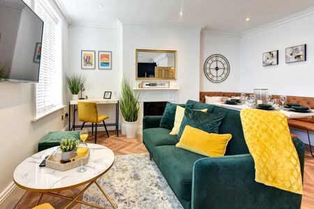 4 Bed Maisonette, Marine Square, BN2 - Photo 3