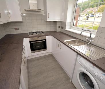 2 bedroom end of terrace house to rent - Photo 4