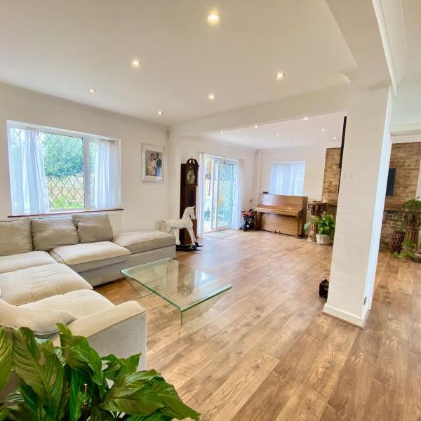 Rideway Close, Camberley - 4 bedrooms Property for lettings - Seymours - Photo 1