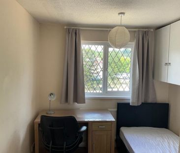 4 bedroom semi-detached house to rent - Photo 4