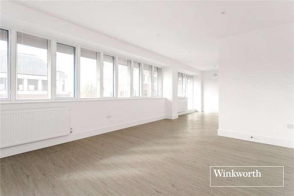 Arcadia Avenue, London, N3 - Photo 1