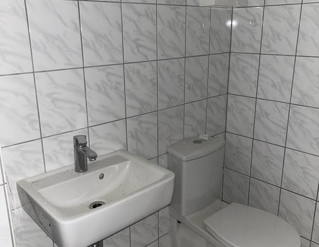 3-Zimmer-Wohnung inklusive Laminatboden - Photo 1