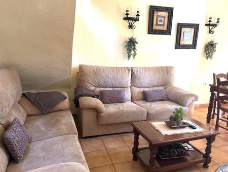 A very spacious three double bedroomed town house on this very popular urbanisation close to the town centre for winter rental in Nerja - Photo 3
