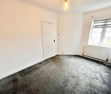 Abbotts Close, Leigh-on-Sea, Essex, SS9 4DQ - Photo 4