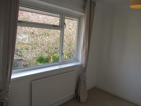 4 bedroom detached house to rent - Photo 2