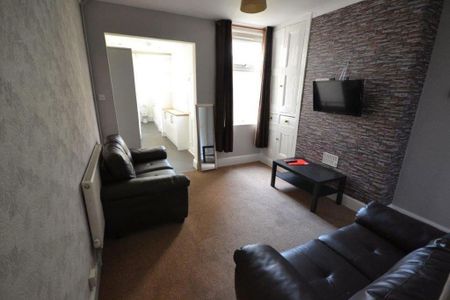 3 bedroom terraced house to rent - Photo 2