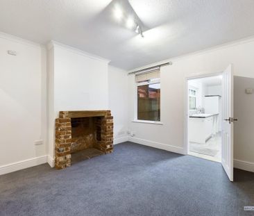 2 bedroom end of terrace house to rent - Photo 2