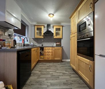 2 bedroom semi-detached house to rent - Photo 4