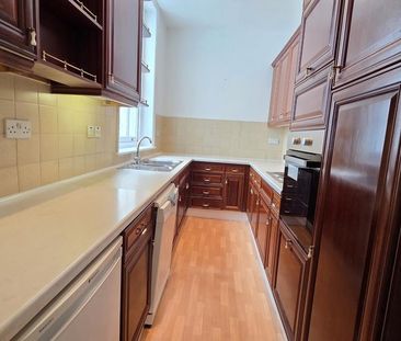 3 bedroom flat to rent - Photo 6