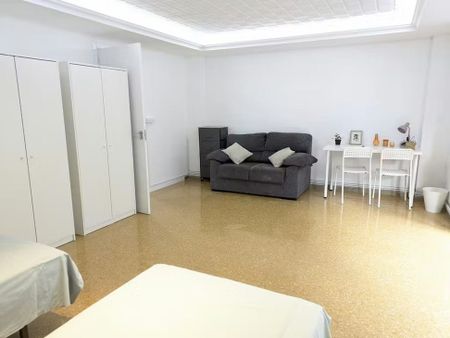 Carrer de Lleida, Valencia, Valencian Community 46009 - Photo 3