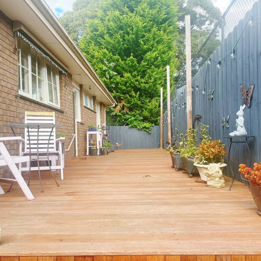 Three-bedroom family home in fantastic location - Photo 1