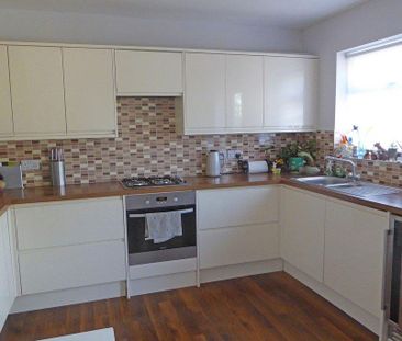 3 bedroom semi-detached house to rent - Photo 6