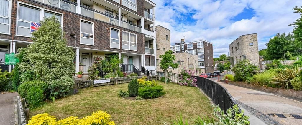 3 bedroom flat to rent - Photo 1