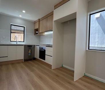 Beautiful Modern Family Home in a Prime Howick Location - Photo 1