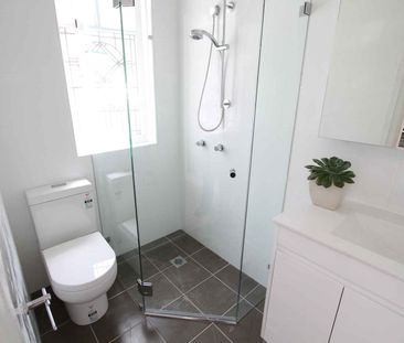 SPACIOUS STUDIO IN PRIME LOCATION. - Photo 6