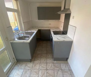 3 bedroom end of terrace house to rent - Photo 1