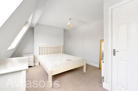 3 bedroom flat to rent - Photo 3