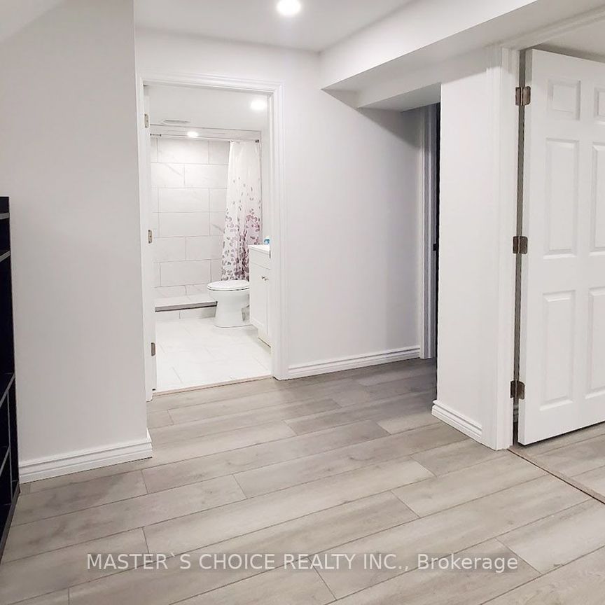 Detached Home For Lease | N8047000 - Photo 1