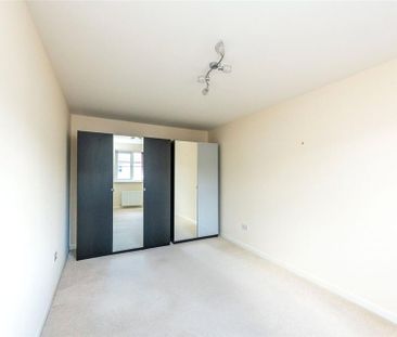 4 bedroom detached house to rent - Photo 4