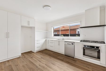 Renovated Delight! - Photo 4