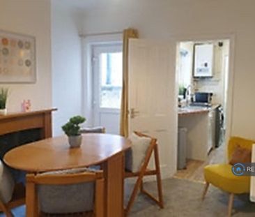 2 bedroom end of terrace house to rent - Photo 4