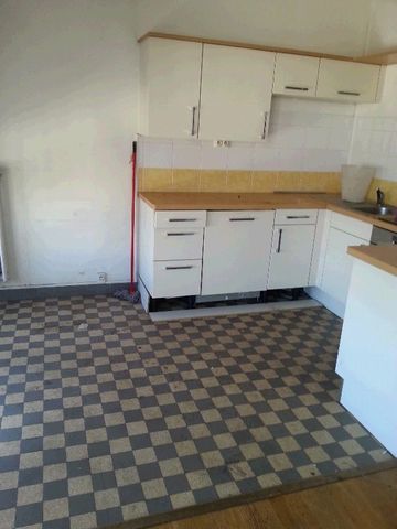 Appartement 3 pièces 62m2 MARSEILLE 2EME 958 euros - Photo 3