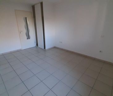 location Appartement T2 DE 42.99m² À ROQUETTES - Photo 2
