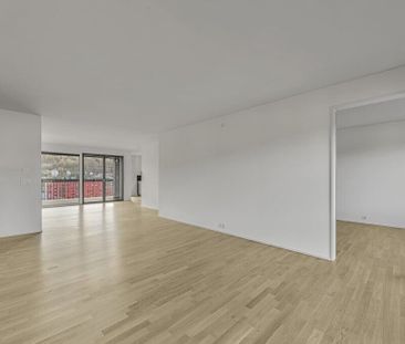 Exclusive life with rooftop pool - Photo 1