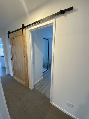 This stunning townhouse - Photo 1