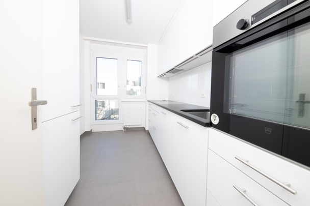 2 Monate Gratismiete - schön sanierte und sonnige 3.5 Zimmerwohnung - Photo 1