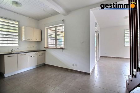 Location Maison 3 pièces 90m² REMIRE MONTJOLY 97354 - Photo 2