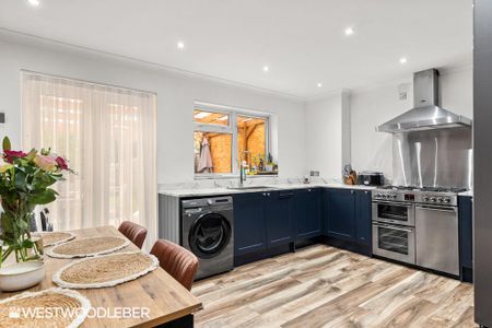 2 bedroom terraced house to rent - Photo 4