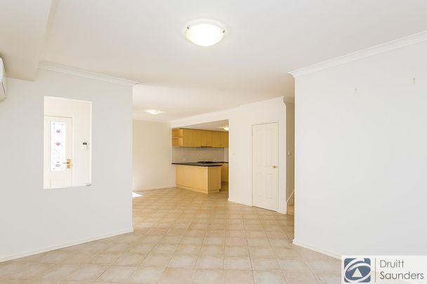 Townhouse in sought-after Innaloo location! FIRST HOME OPEN SATURDAY 21 FEBRUARY AT 9.00AM SHARP! - Photo 1