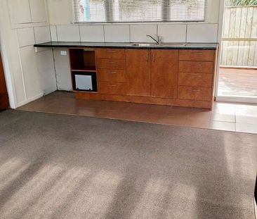 Fully Self Contained detached Sunny aspect - Photo 3