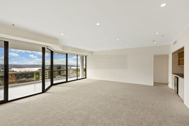 Sub-Penthouse Three Bedroom Apartment With Breathtaking Views Approx. 220m² Unrivalled Convenience – The Connaught - Photo 1
