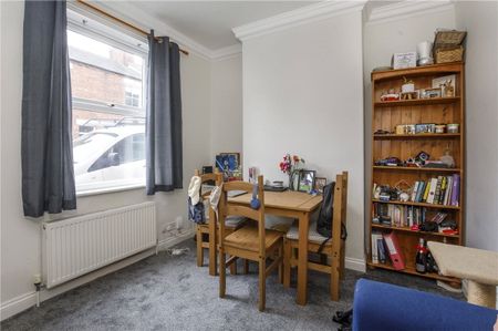 Well-presented 2 bedroom terrace property located in the popular South Bank area, just off Bishopthorpe Road. Just a short stroll from an abundance of local amenities including cafes, delis, restaurants and riverside walks into the city centre - Photo 2